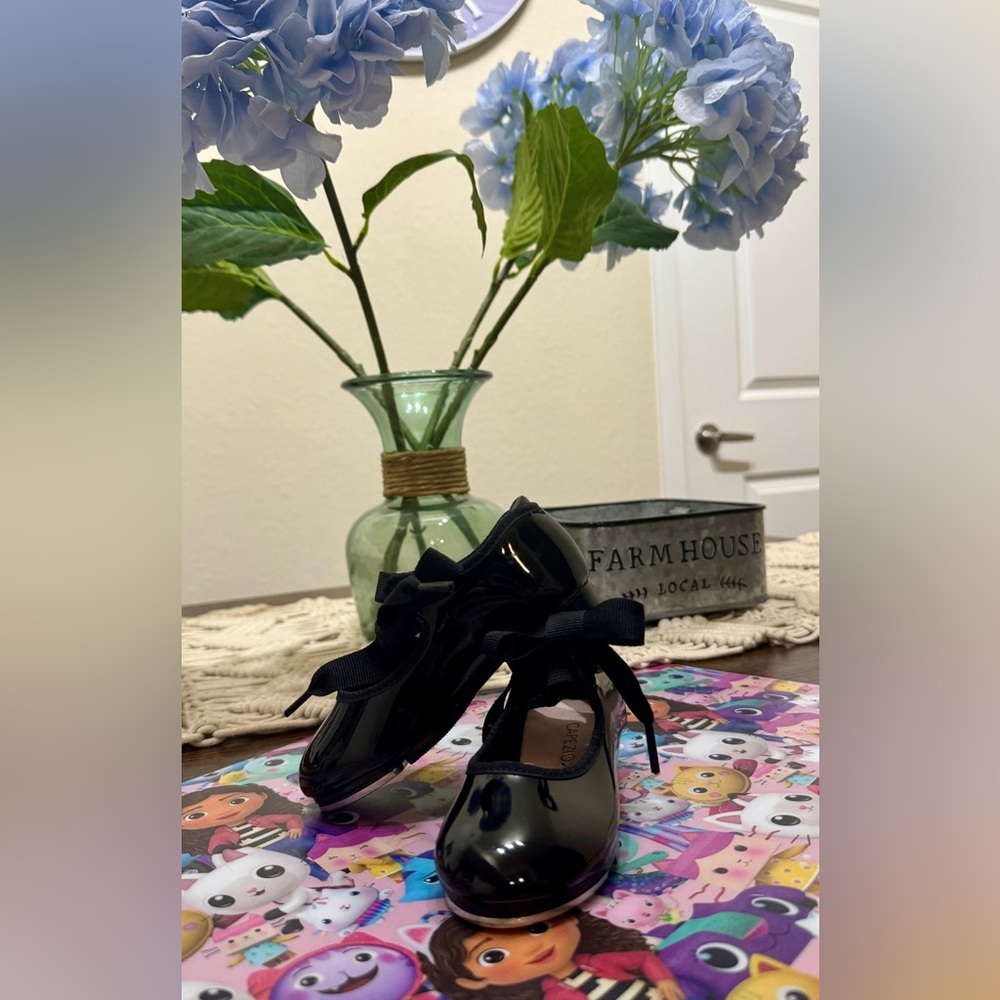 Capezio patent leather, tap shoes like new size 7M little kids